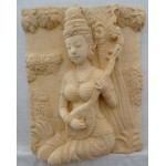 sitzende Kinnaree mit Mandoline Sandsteinbild - Farbe Sand